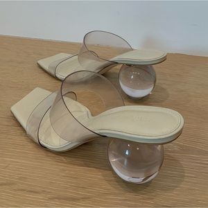 NEIMAN MARCUS - CULT GAIA 
Jila Vinyl Slide Sandals